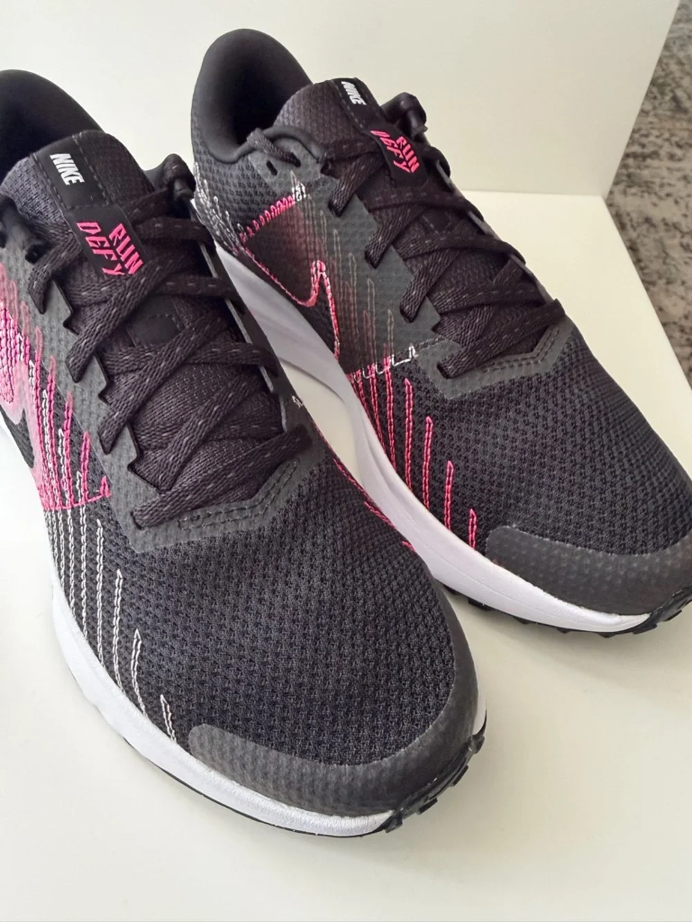 NIKE Womens Run Defy Running Shoes-Black Pink-Size 7.5-Lightweight Run Sneakers